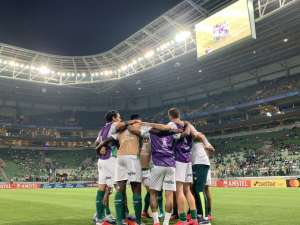 Jogadores do Palmeiras lamentam chances desperdiçadas após empate em Limeira