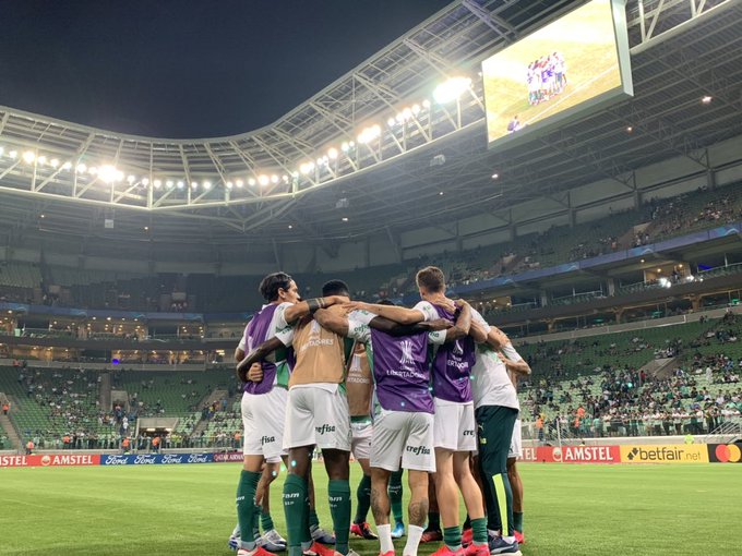 Jogadores do Palmeiras lamentam chances desperdiçadas após empate em Limeira