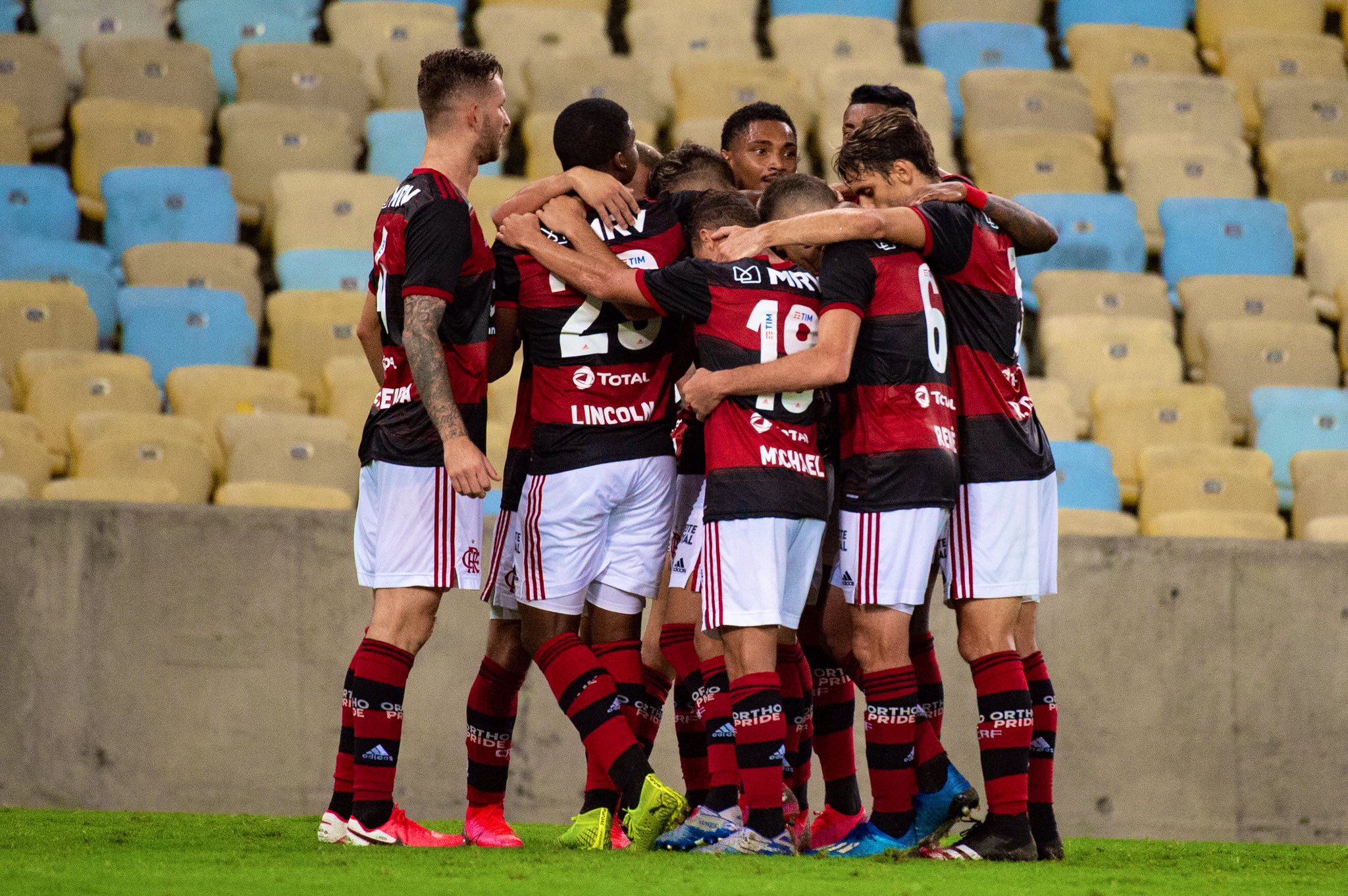 CARIOCA: Com time misto, Flamengo vence a Portuguesa-RJ com Maraca vazio