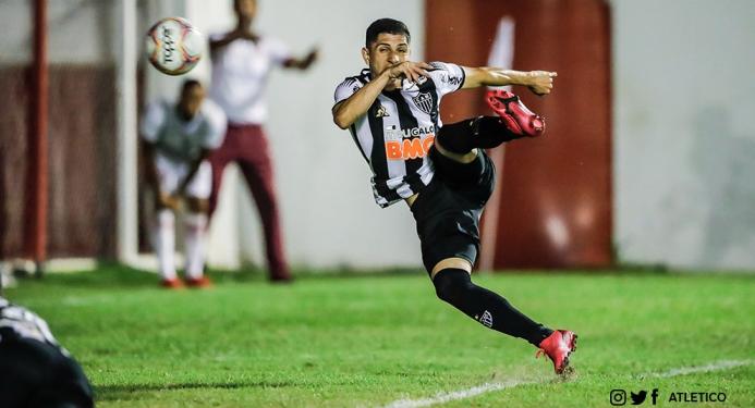 Savarino pegou de esquerda e marcou 2.º gol do Galo