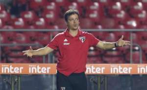 Diniz lamenta quebra da 'sinergia' com a torcida do São Paulo e prevê paralisação