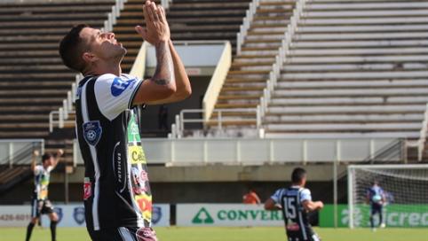 Pedro Bortoluzo marcou dois na vitória do CAV (Foto: Rafael Bento/CAV)