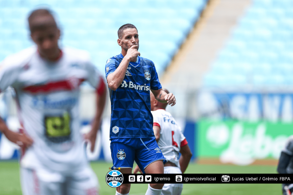 Aliviado após 1º gol pelo Grêmio, Thiago Neves diz que tirou 'peso das costas'