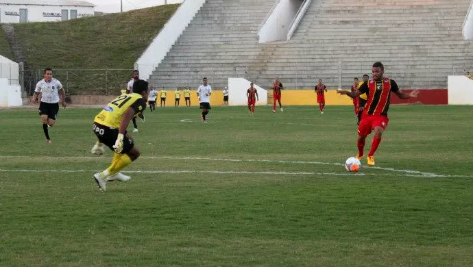​POTIGUAR: Santa Cruz vence e complica vida do Globo
