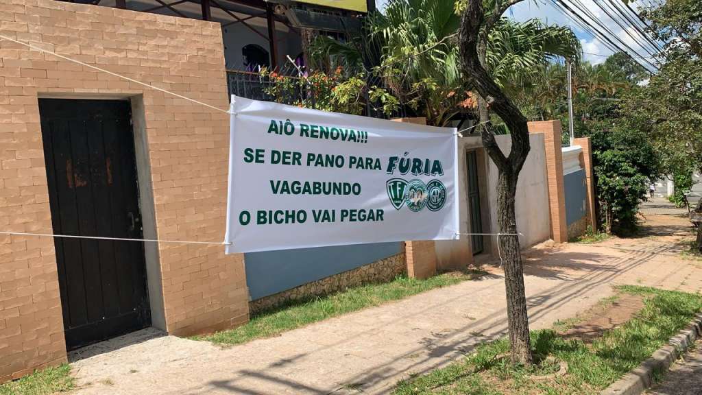 Torcida Fúria Independente questiona grupo político Renova nas eleições