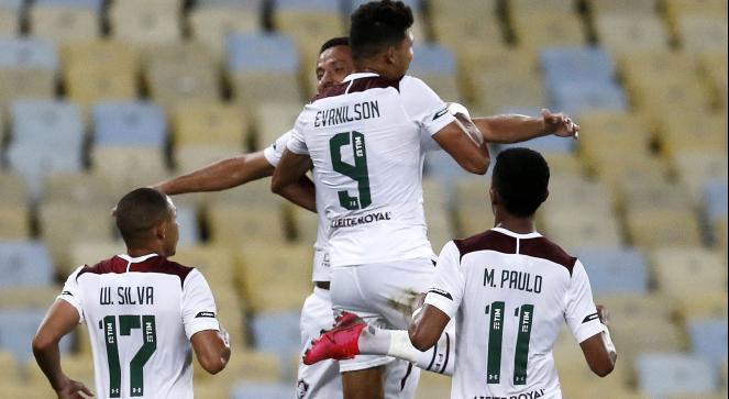 Evanilson comemora primeiro gol com Maracanã vazio Evanilson comemora primeiro gol com Maracanã vazio