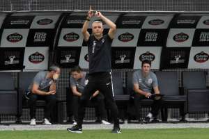 Técnico do Corinthians lamenta estádio vazio e possível paralisação do Paulistão
