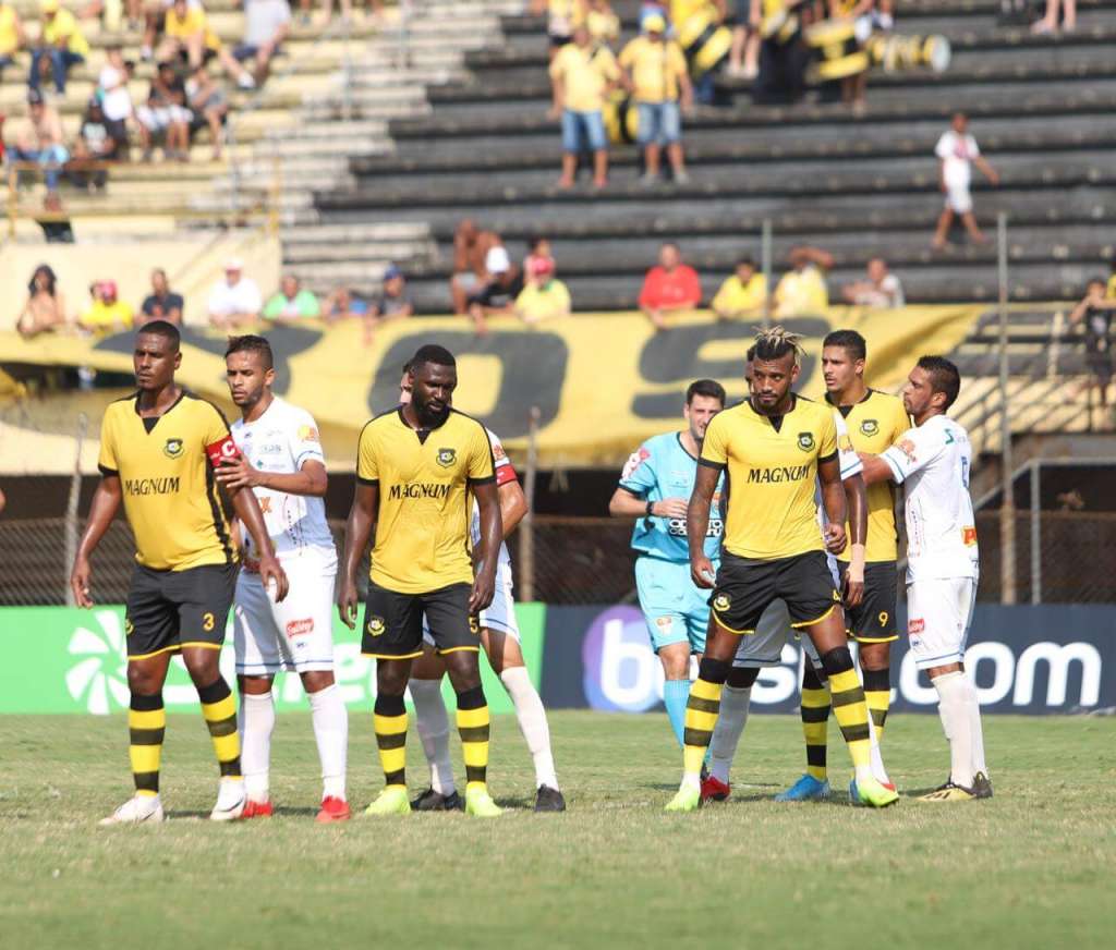 São Bernardo assumiu a liderança ao ganhar do Monte Azul (Foto: Gabriel Goto)