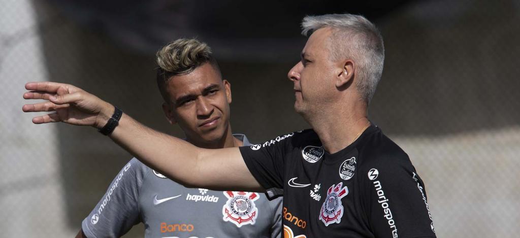 Em jejum de vitórias, Corinthians sofre para atacar e se complica no Paulistão