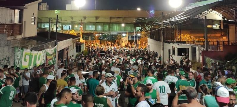 Dérbi 196: Torcida do Guarani promete e cumpre: lota frente do Brinco de Ouro