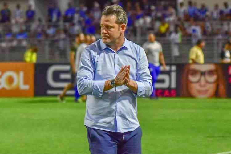 Após demitir Abel, Vasco faz contato por ex-técnico de Guarani e Portuguesa