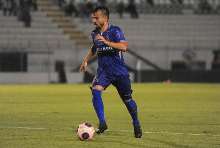 ​Paulistão: Volante do Santo André comenta paralisação do campeonato