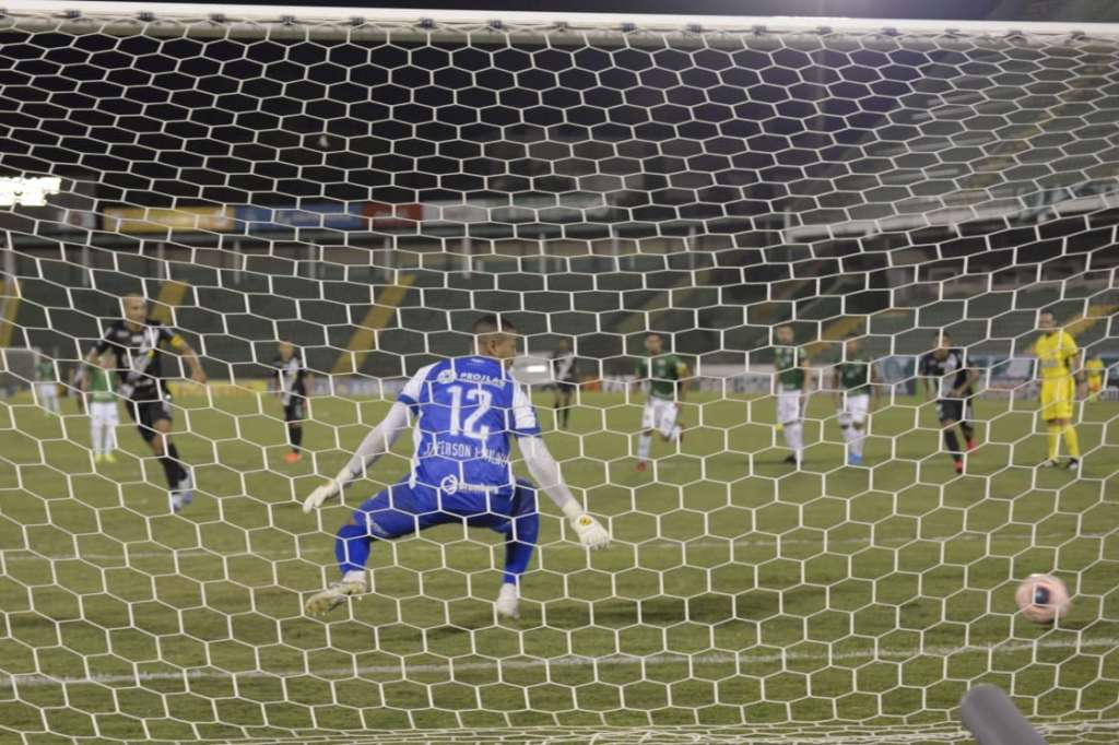Roger marca no dérbi e quebra jejum particular contra o Guarani - Álvaro Júnior / AA Ponte Preta