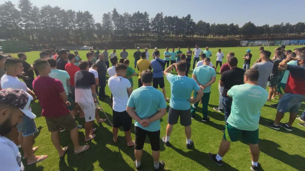 Chapecoense confirma paralisação 