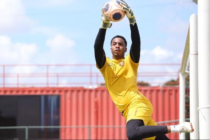​Goleiro do Sport espera retorno dos jogos e destaca a parada do futebol brasileiro