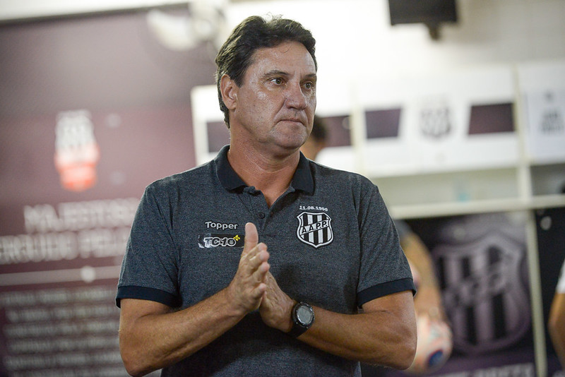 Paulistão: Técnico da Ponte lamenta paralisação e dispara: ‘Nós somos homens aqui’