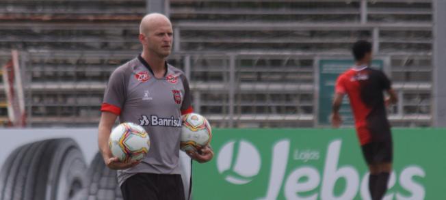 Gaúcho: Brasil de Pelotas demite treinador e faz a limpa na comissão técnica
