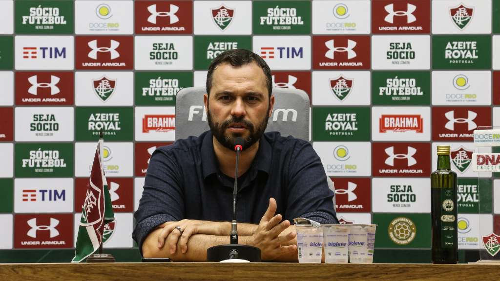 Presidente Mário Bittencourt vem buscando honrar com compromissos do clube (Foto: Lucas Merçon/Fluminense)