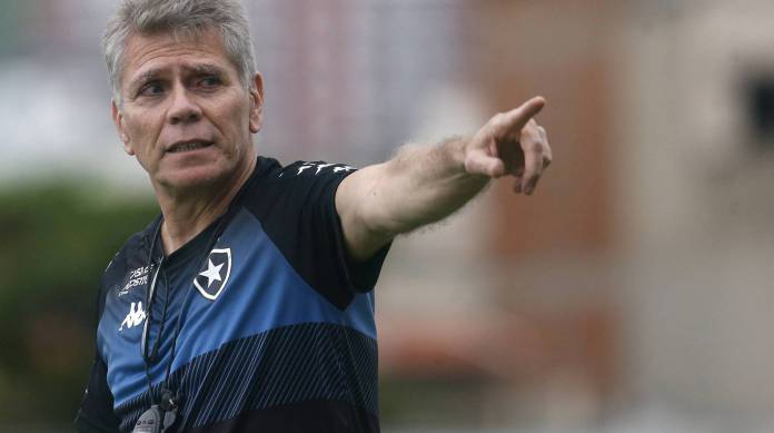 Técnico do Botafogo detona CBF, que responde em nota: “Como sempre, se omite”