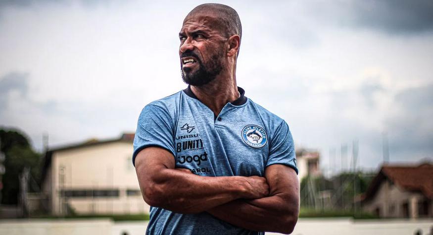 Sem receber e na degola, Pingo pede demissão de clube catarinense