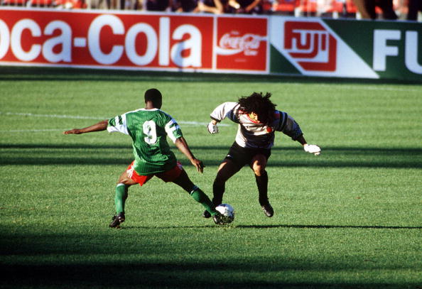 Folclórico goleiro Higuita lembra falha na Copa para conscientizar: "Não saia!" 3 0002050458588 img