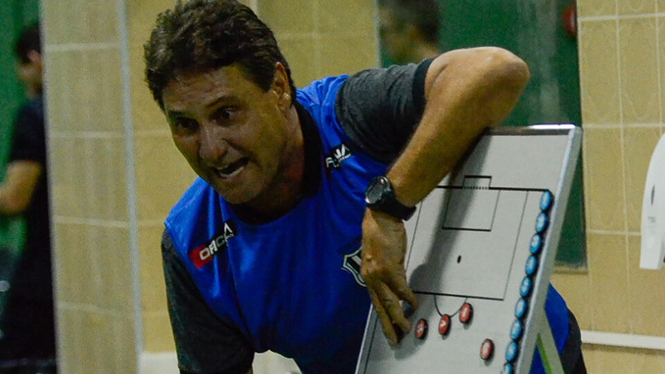 Paulistão: Brigatti lamenta falta de opções no elenco da Ponte Preta