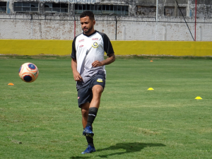 Paulista A2: Meia do São Bernardo treina por conta durante pausa: 'Isso não é férias'