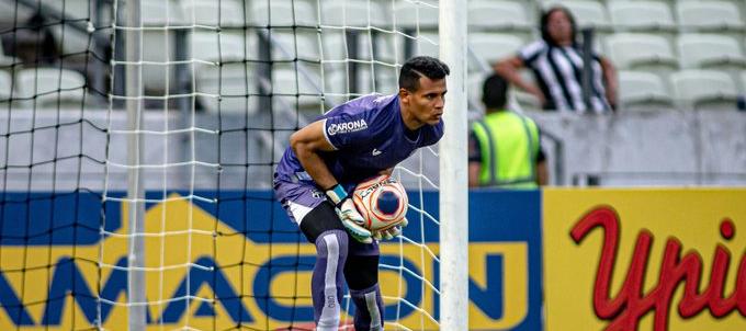 Com jogos parados, clubes se movimentam nos bastidores e fecham negociações