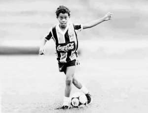 Entre lances geniais e confusões, Ronaldinho completa 40 anos preso no Paraguai