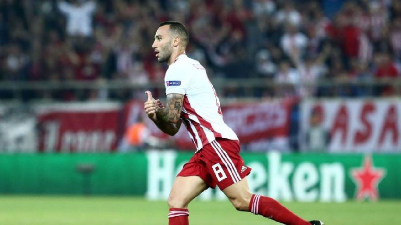 Grego: Ex-Corinthians relata ‘choque’ e alívio no elenco do Olympiacos