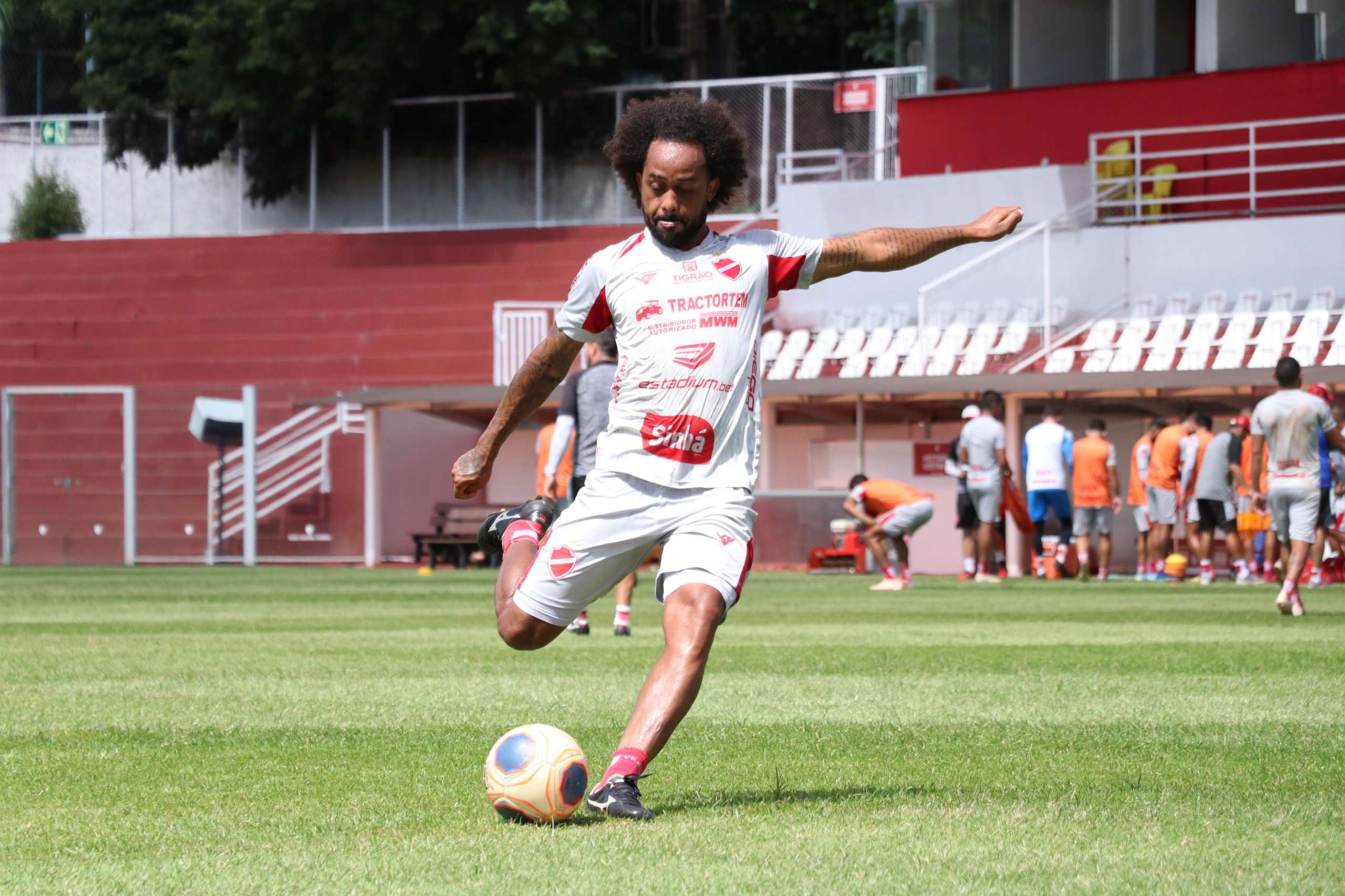 Goiano: Vila Nova dispensa sósia de Ronaldinho e mais três