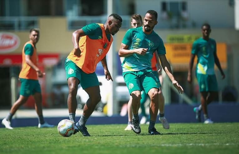 Catarinense: Artilheiro crê que Chapecoense vai manter evolução após paralisação