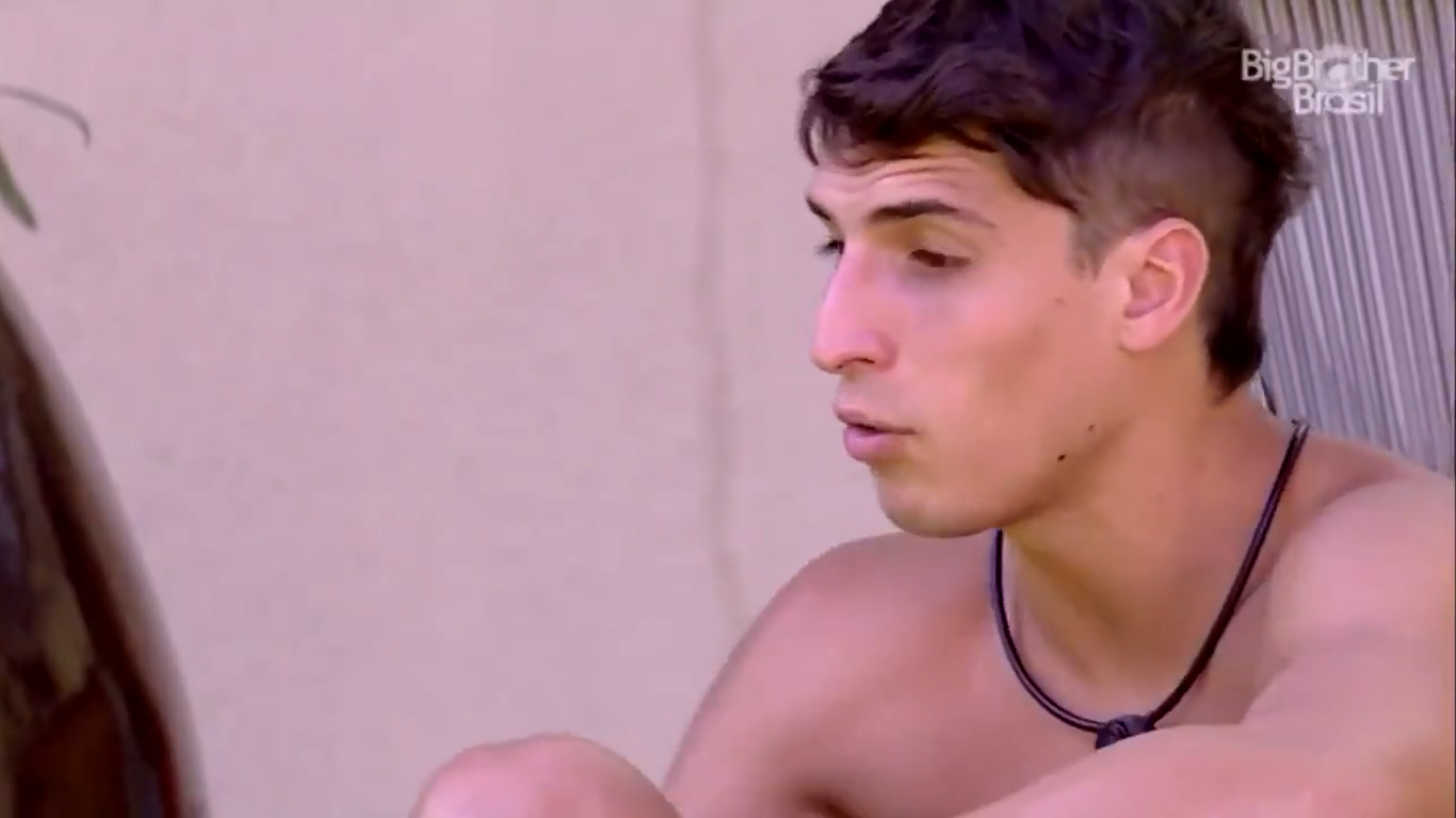 Felipe Prior, do BBB, descreve perfil como jogador e relembra ‘dedada’ como provocação
