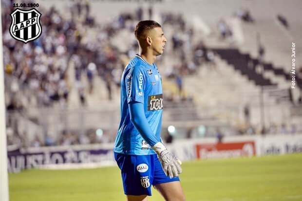Sem proposta oficial, dirigente da Ponte não descarta vender goleiro