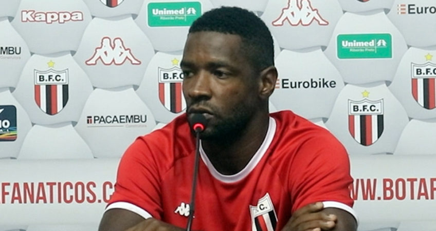 Volante do Botafogo-SP, que já jogou na China, fala sobre pandemia do coronavírus