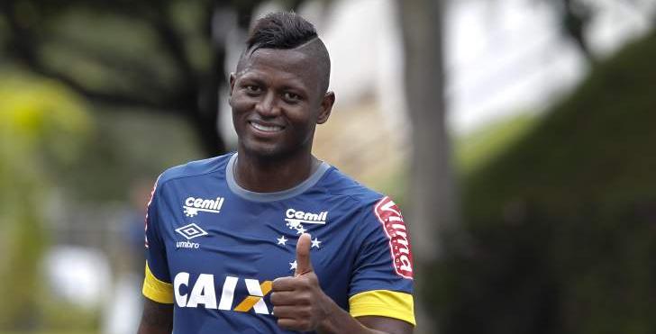 Atacante ex-Vasco rebate torcedor do Cruzeiro após polêmica: ‘Não caí com vocês’