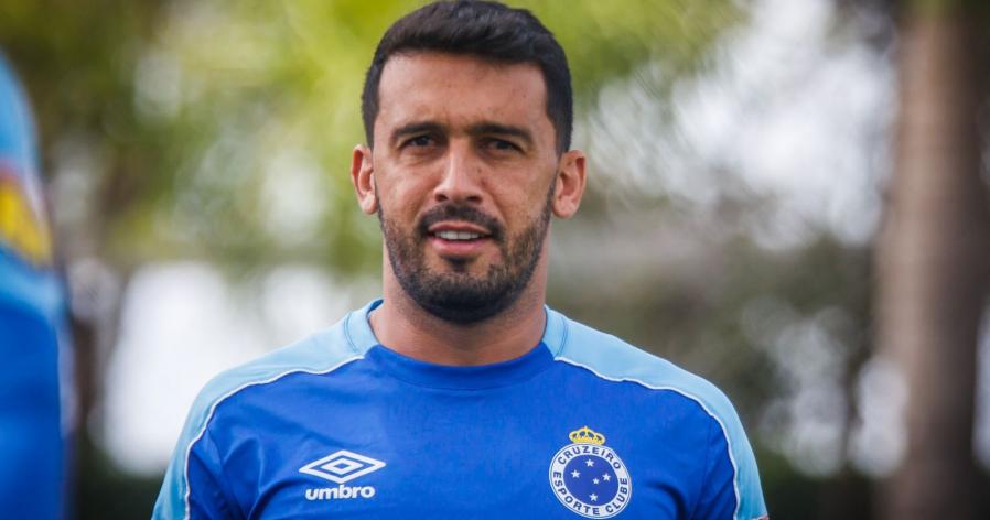 Lateral esquentadinho confia em um Cruzeiro forte para enfrentar a Série B