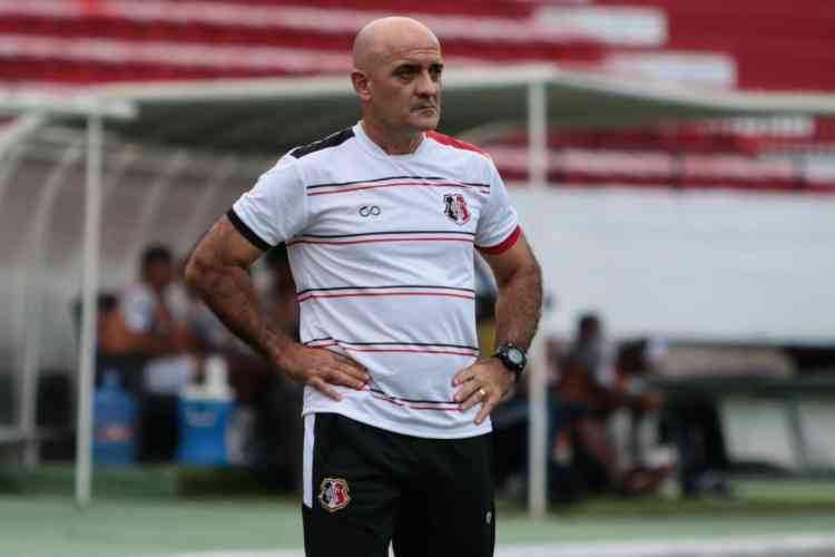 Time da Série B sonda técnico do Santa Cruz, que despista
