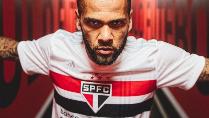 Daniel Alves, do São Paulo, critica Bolsonaro por declaração sobre coronavírus