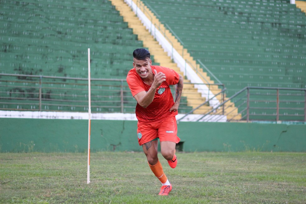 Thallyson admite sondagem do Sport, mas mira permanência: ‘Quero ficar no Guarani’