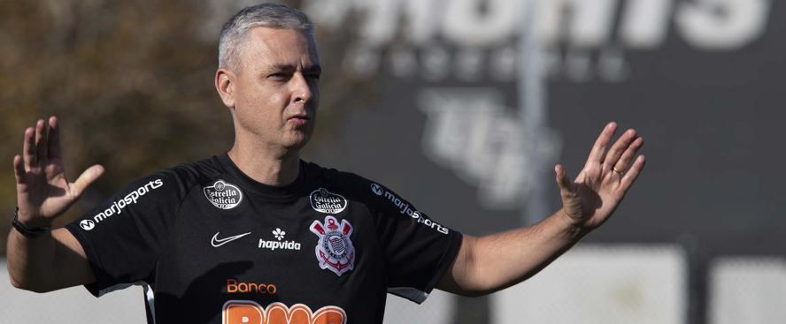 Tiago Nunes critica protestos e fala de treinadores de olho em seu cargo