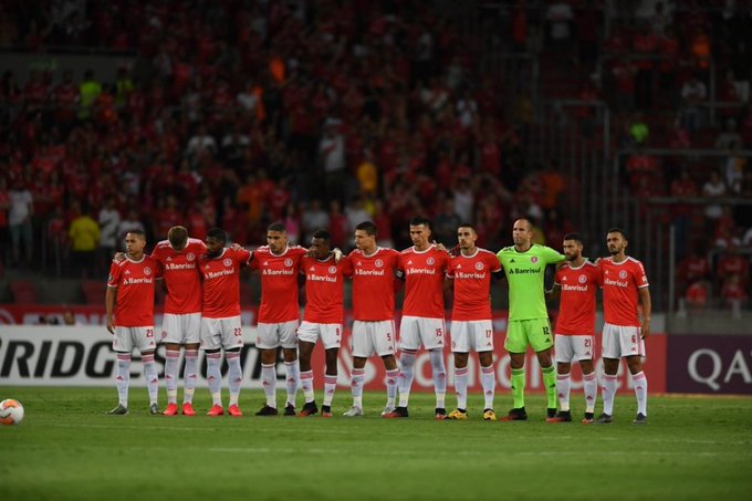 Goleiro Marcelo Lomba só tem elogios para o setor defensivo do Internacional