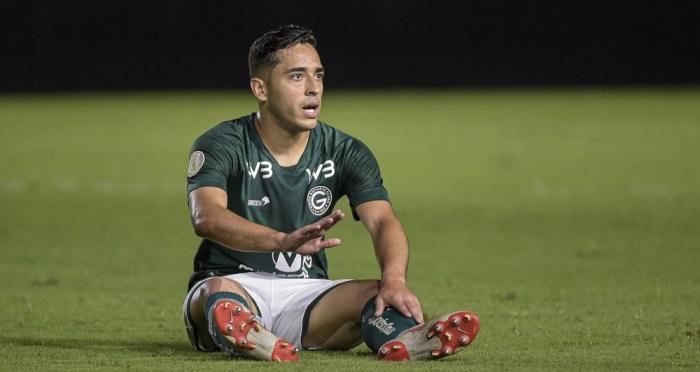 Cotado no Atlético-MG, volante do Goiás afirma: “Diga ao povo que eu fico”