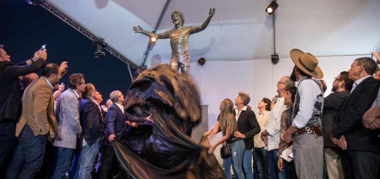 Renato Gaúcho vibra com aniversário de estátua no Grêmio: ‘Obrigado a todos vocês’