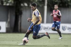 Com só 9 meses, filho de Raniel, do Santos, está na UTI após se afogar em piscina