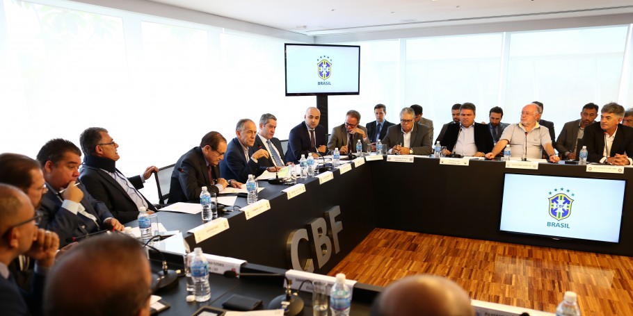 Times da Série B optam por férias coletivas e ameaçam suspender direito de imagem