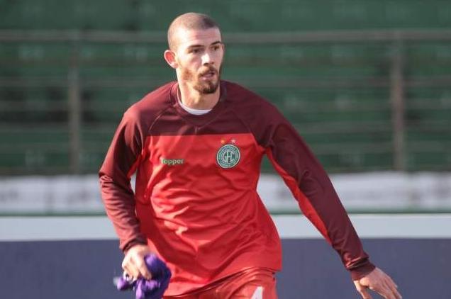 Ex-Guarani, zagueiro cobra R$ 2,3 milhões do Vasco na Justiça