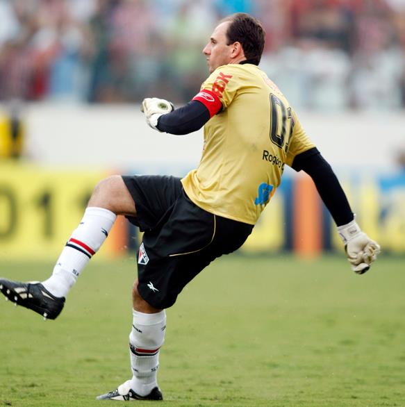  100 vezes Rogério Ceni: há nove anos ex-goleiro marcava centésimo gol