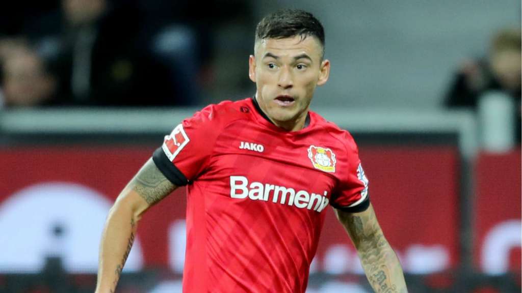 Carles Aránguiz, ex-Internacional e hoje no Bayer Leverkusen, é o jogador mais badalado da lista de Sampaoli