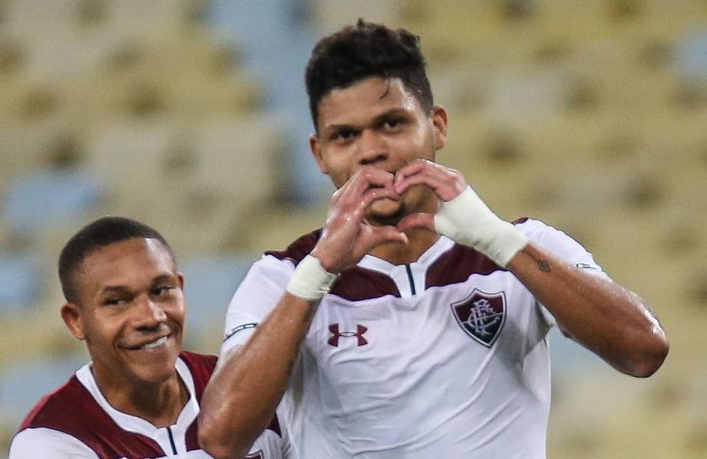 Elenco do Fluminense se junta e doa cestas básicas para funcionários mais carentes